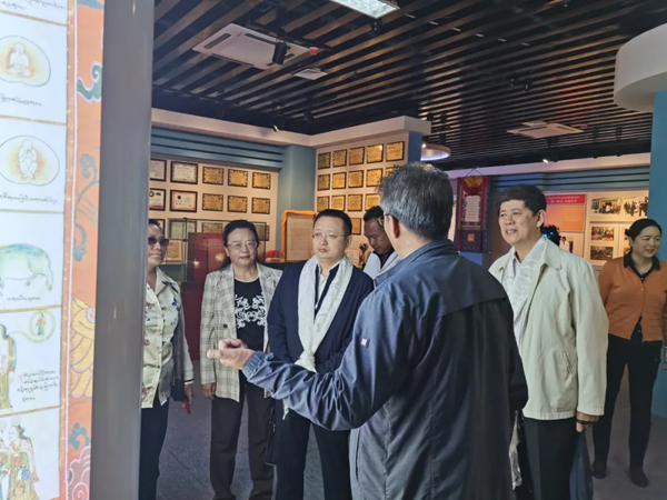 3f4d80e0e791456d83f6de518f219eba.jpg 2.jpg