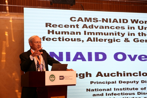 美國國立變態反應與感染性疾病研究所常務副所長Hugh Auchincloss博士致辭