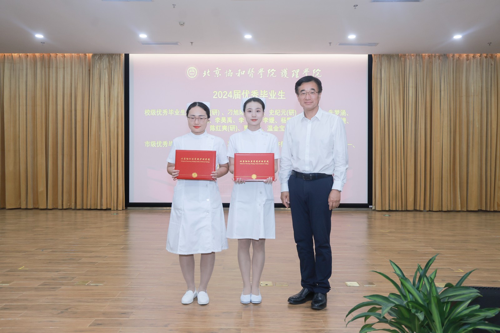 優畢頒獎1.jpg 優畢頒獎1.jpg