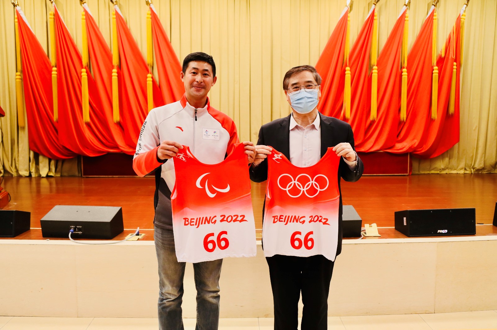 贈送儀式.jpg 贈送儀式.jpg