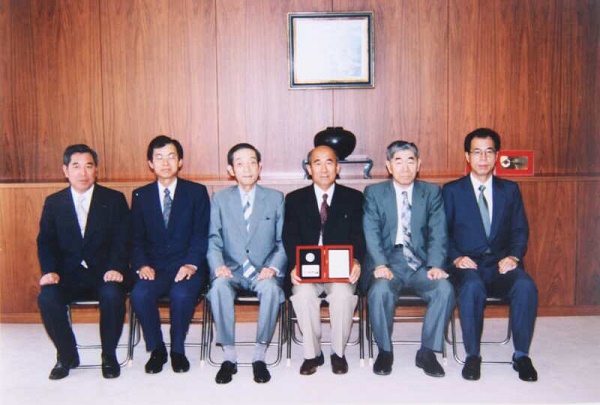 韓銳被日本富山醫科藥科大學校長授以名譽博士稱號s