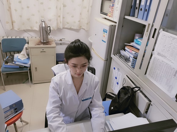 整形外科醫(yī)院設備處 董琳琳