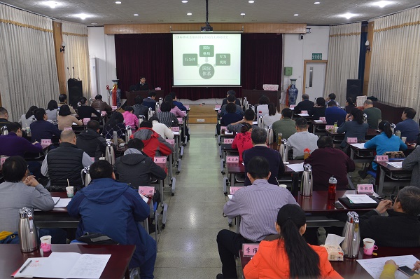 圖四黨員認真參加培訓S