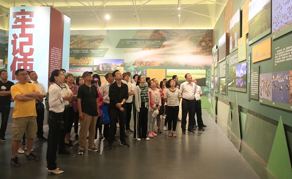 參觀塞罕壩展覽館s