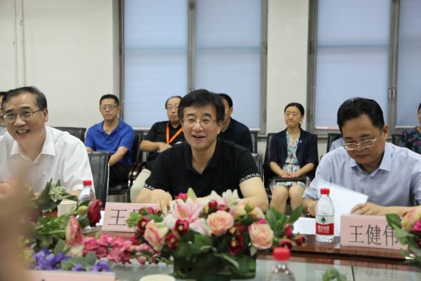 王辰院校長考察病原所 02