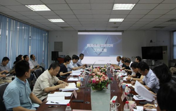 王辰院校長考察病原所 01