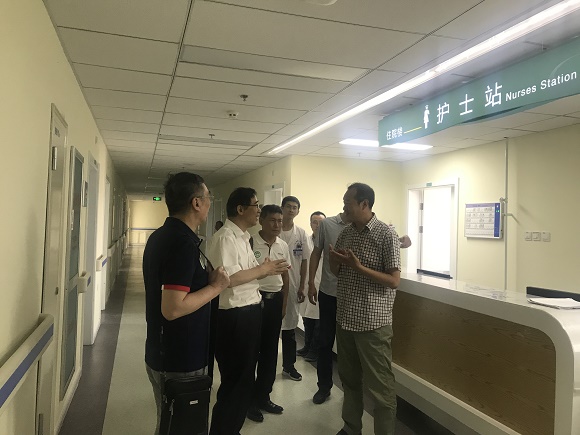 參觀縣人民醫院