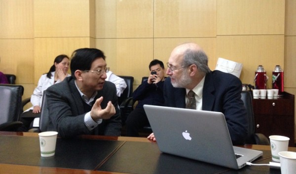 耶魯大學(xué)醫(yī)學(xué)院Rizzolo教授來訪我校并進(jìn)行課程改革講座1