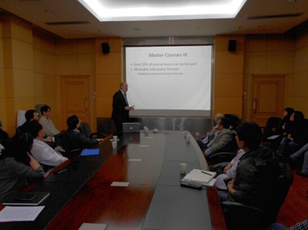 耶魯大學(xué)醫(yī)學(xué)院Rizzolo教授來訪我校并進(jìn)行課程改革講座2