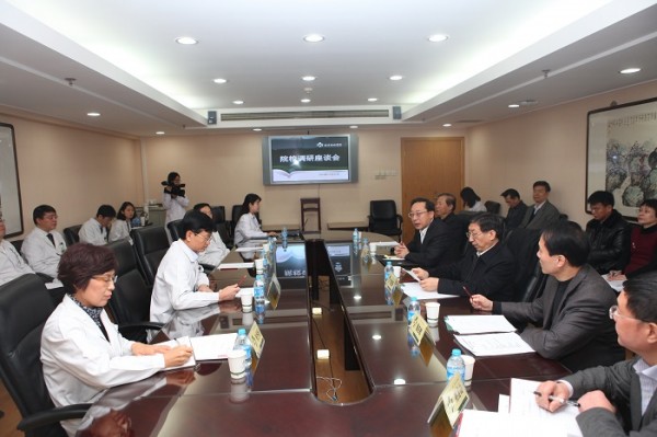 院校領導帶隊赴協和醫院調研1