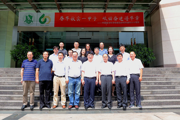 聯盟成員及參會專家在輸血所合影_副本